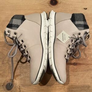 NWT Cole Hahn Zerogrand beige grey plaid  flannel hiking boots waterproof 5.5